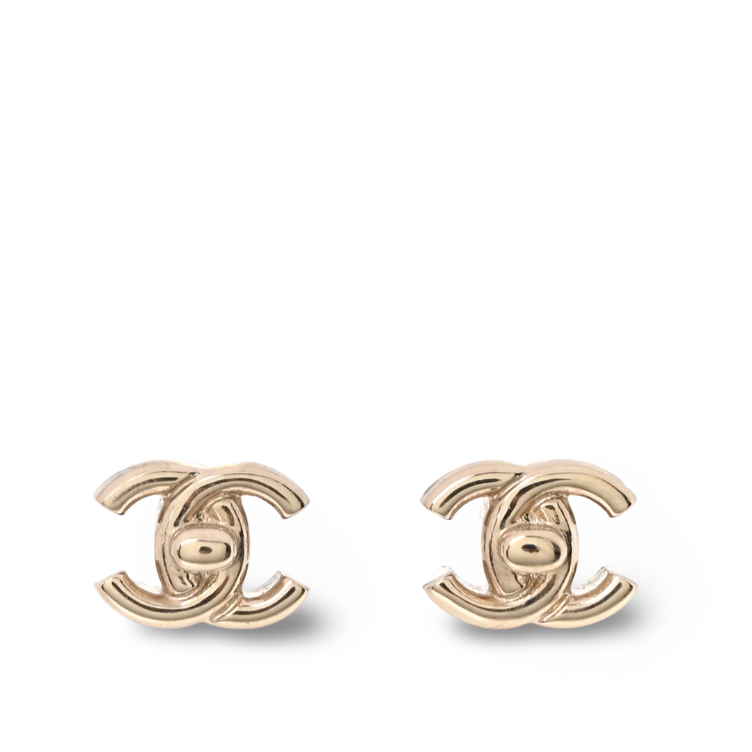 Chanel 25B CC Logo Turnlock Earrings - Light Gold