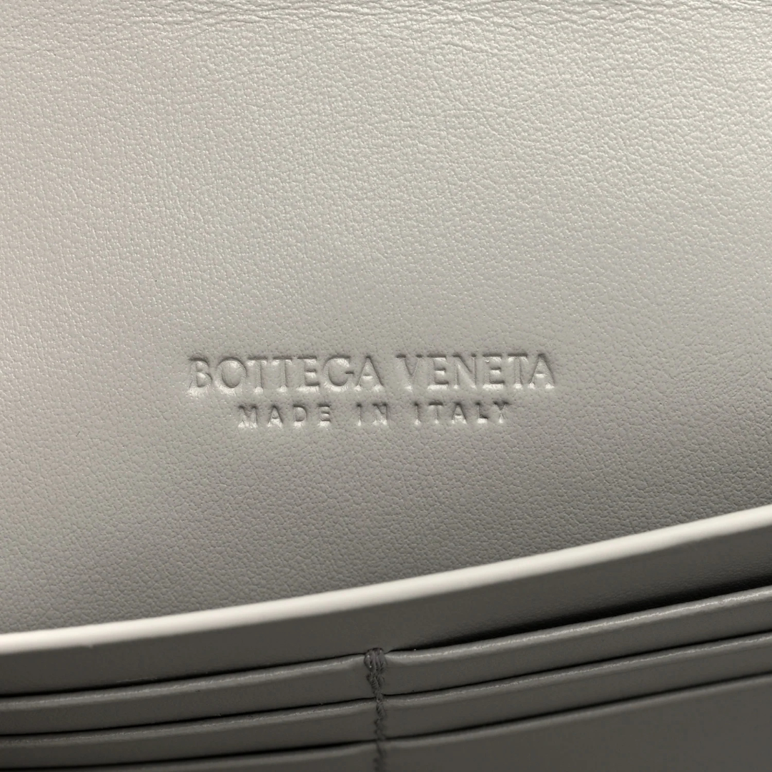 Bottega Veneta Andiamo Clutch - GHW / Light Gray